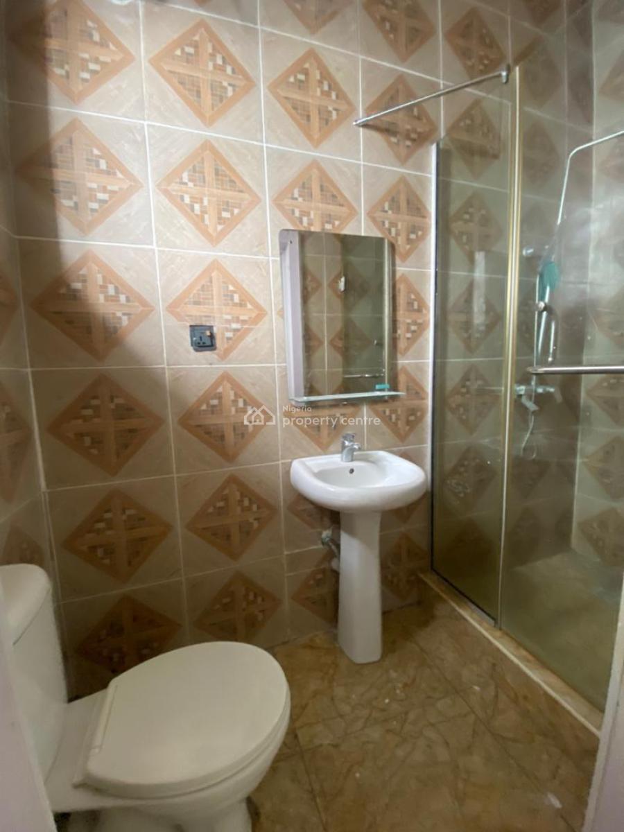 Room Upstairs Sharing Kitchen Only, Orchid Road, Lekki, Lagos, Flat / Apartment for Rent