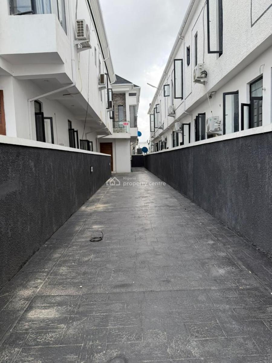 Semi-detached Haven : 4 Bedroom, Ikota, Lekki, Lagos, Semi-detached Duplex for Rent