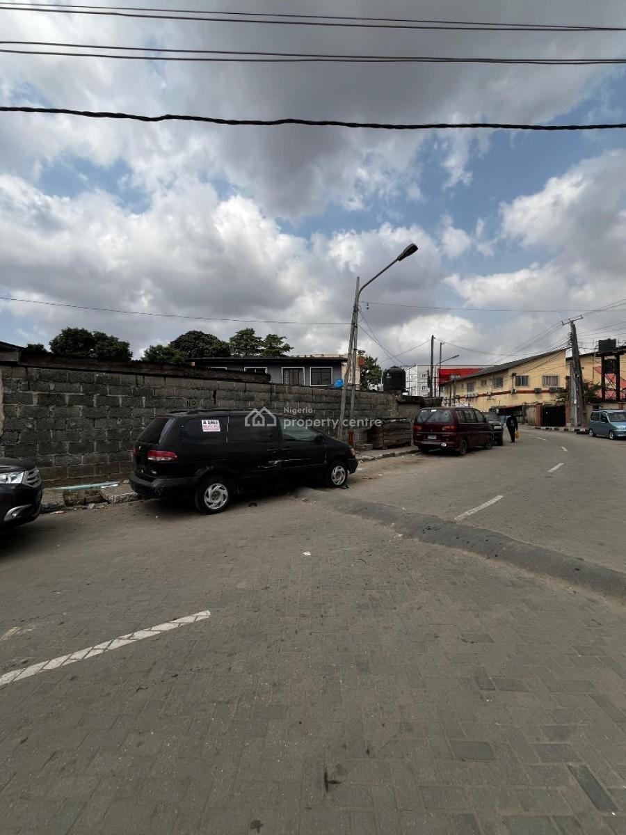 Demolishable Property, Yaba, Lagos, Detached Bungalow for Sale