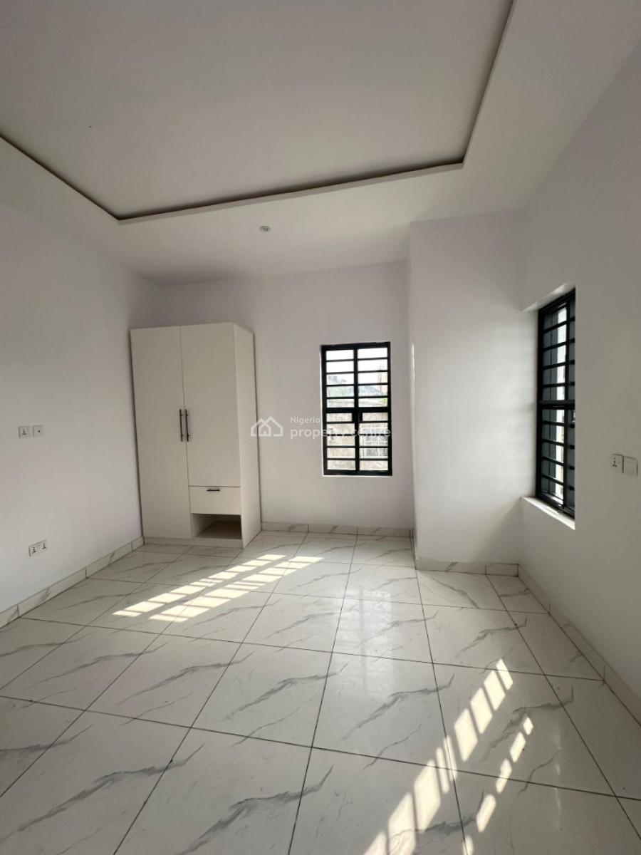 Lovely Built 3 Bedroom Apartment in a Serene Environment   Location:, Surulere, Lagos, Flat / Apartment for Sale