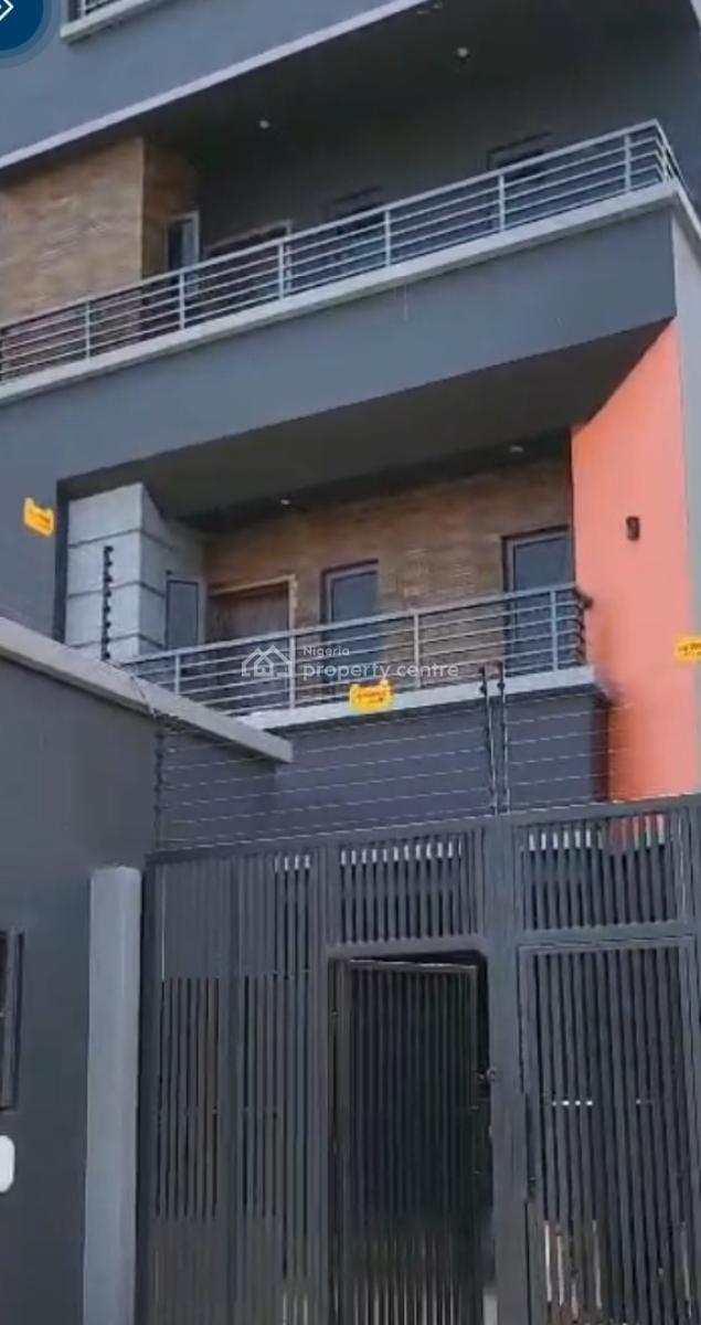 3 Bedrooms Flat (upstairs) All Ensuite + Guest Toilet, Anthony, Maryland, Lagos, Flat / Apartment for Rent