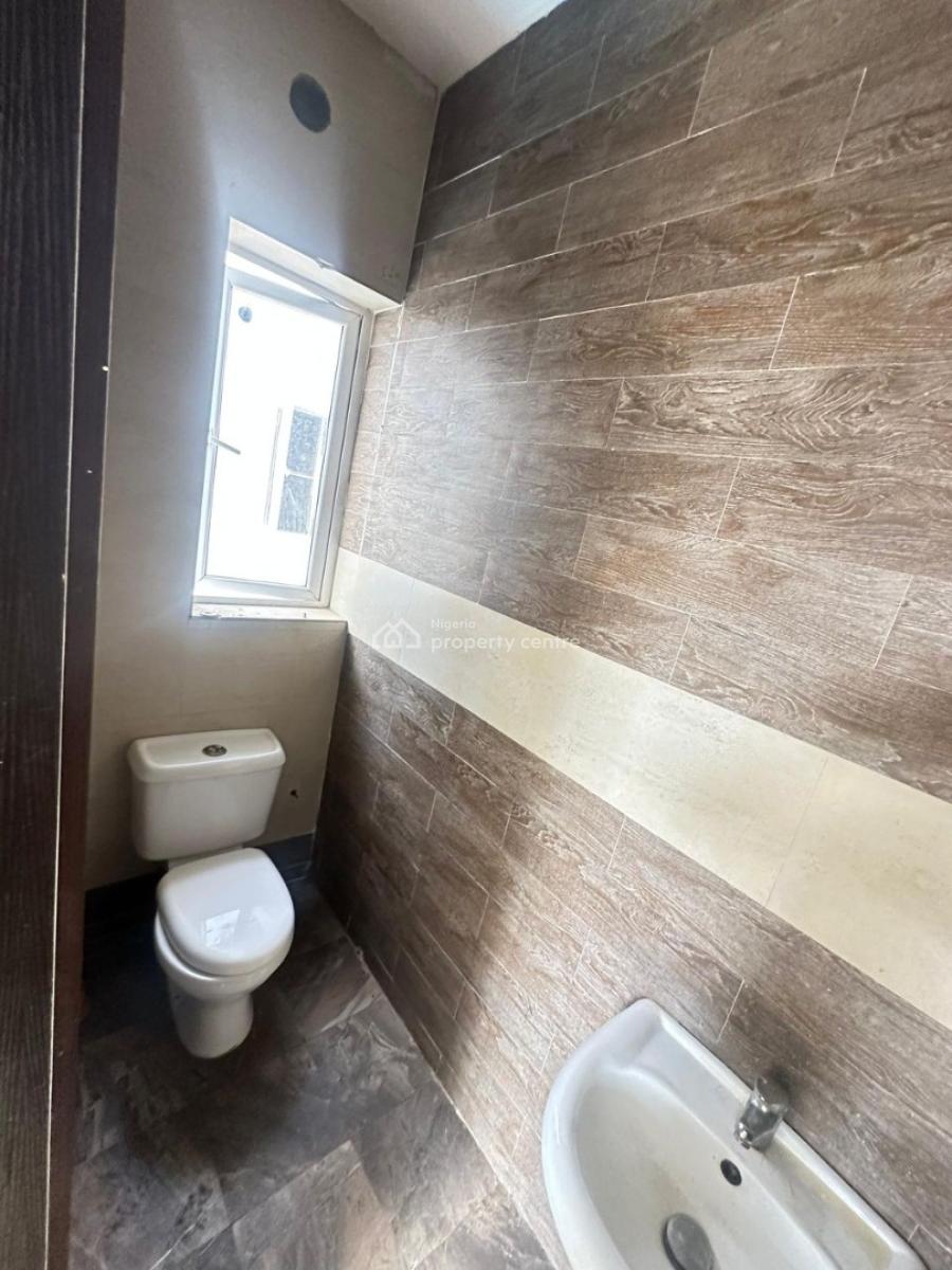 Spacious Single Room in a Shared Apartment, Lekki, Lagos, Flat / Apartment for Rent