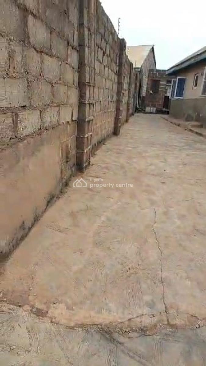 a Nice 4 Bedroom Bungalow with Selfcon, Peregun, Ojoekun, Odo-ona Kekere, Ibadan, Oyo, Detached Bungalow for Sale