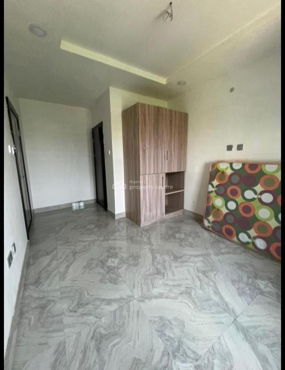 Standard 2 Bedroom Flat, Lekki Phase 1, Lekki, Lagos, Flat / Apartment for Rent