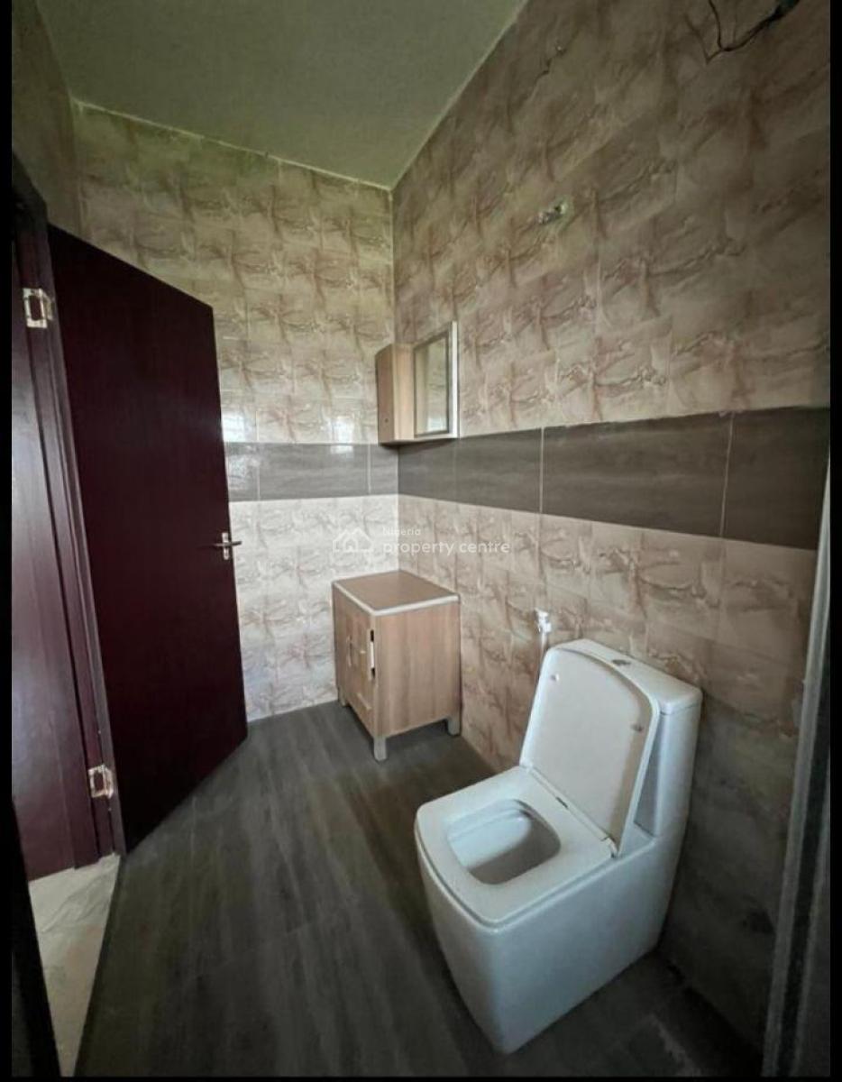 Standard 2 Bedroom Flat, Lekki Phase 1, Lekki, Lagos, Flat / Apartment for Rent