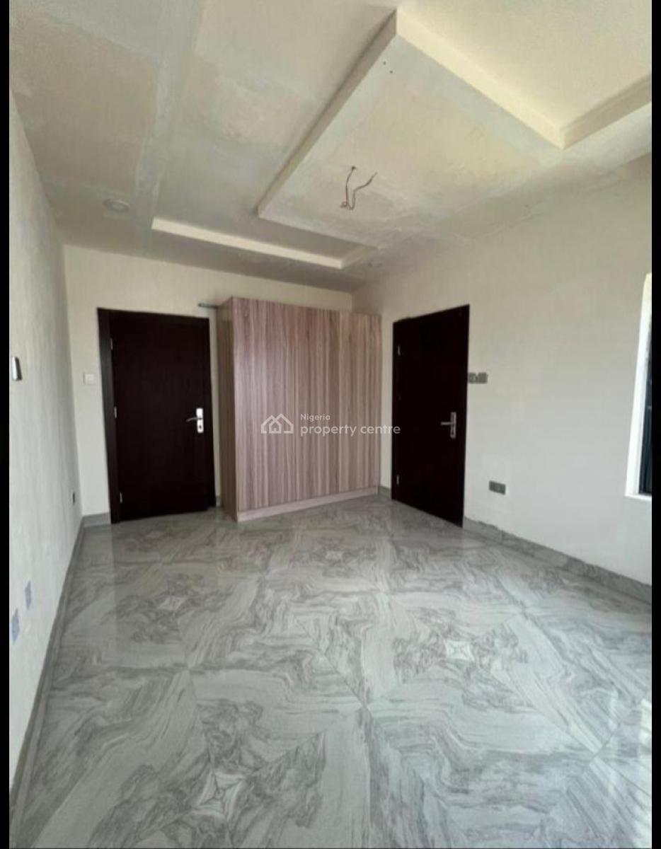 Standard 2 Bedroom Flat, Lekki Phase 1, Lekki, Lagos, Flat / Apartment for Rent