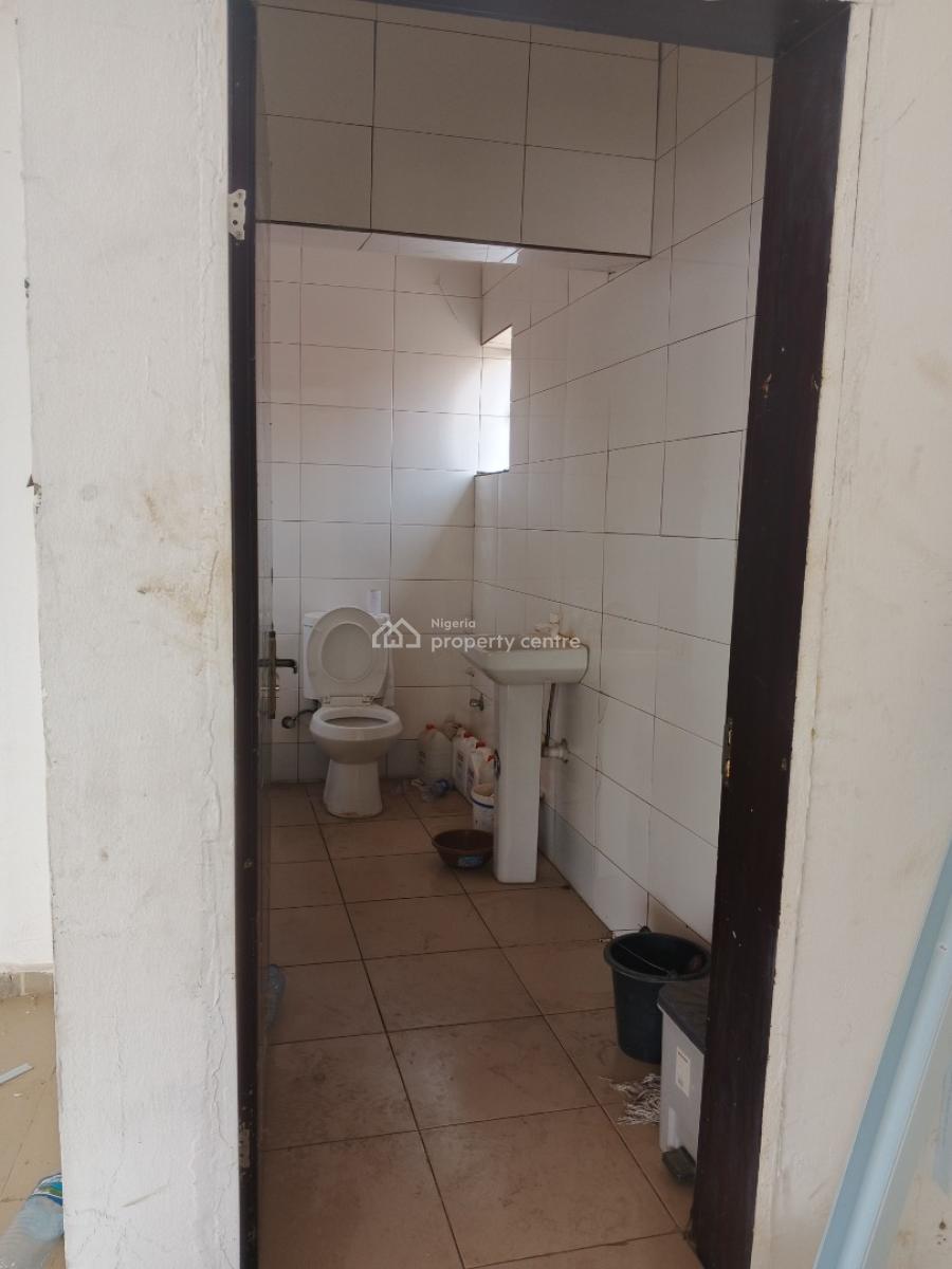 193sqm Office/shop Space, Amino Kano Crescent, Wuse 2, Abuja, Plaza / Complex / Mall for Rent