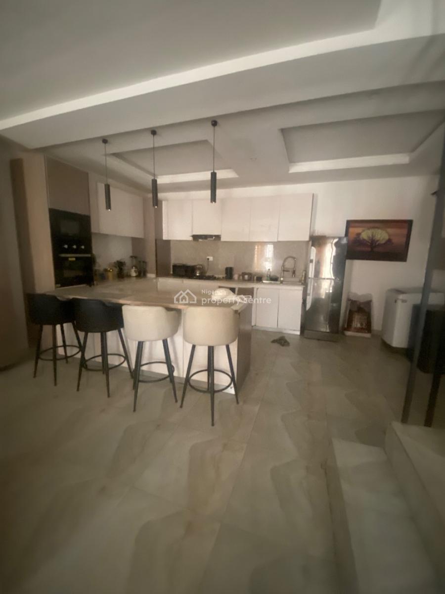 Spacious 3 Bedroom Apartment, Lekki Phase 1, Lekki, Lagos, Flat / Apartment for Rent