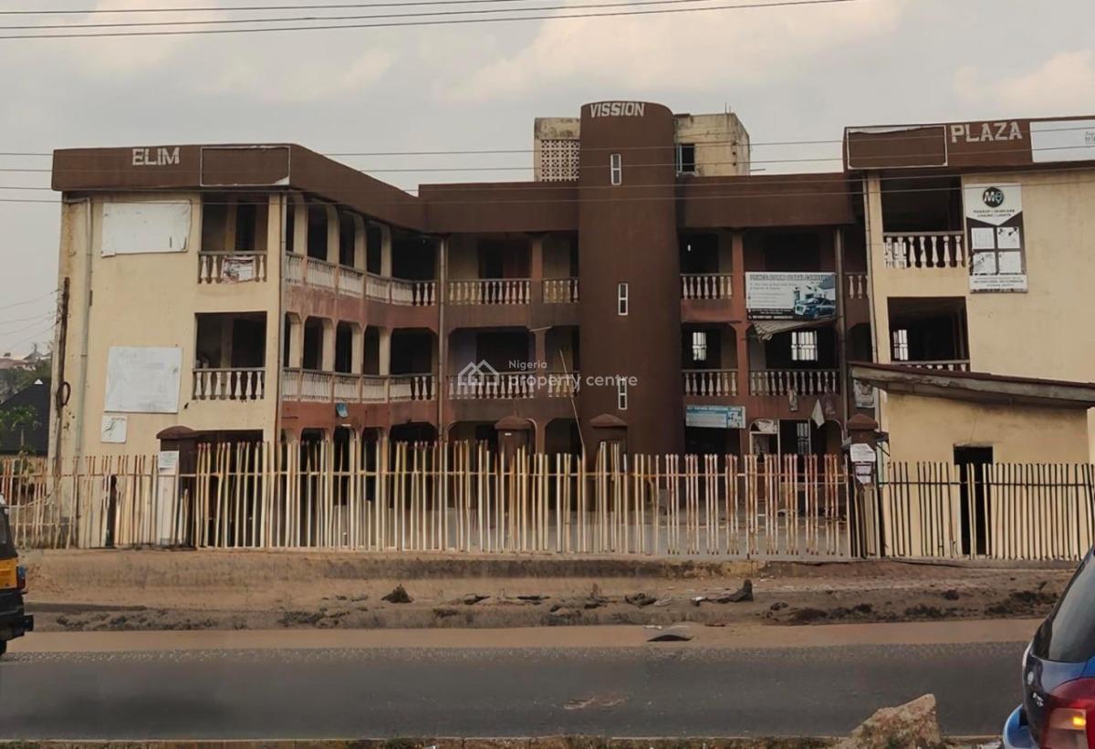42 Units of Shops in a Complex on 1700sqm Land, Ibadan, Oyo, Plaza / Complex / Mall for Sale