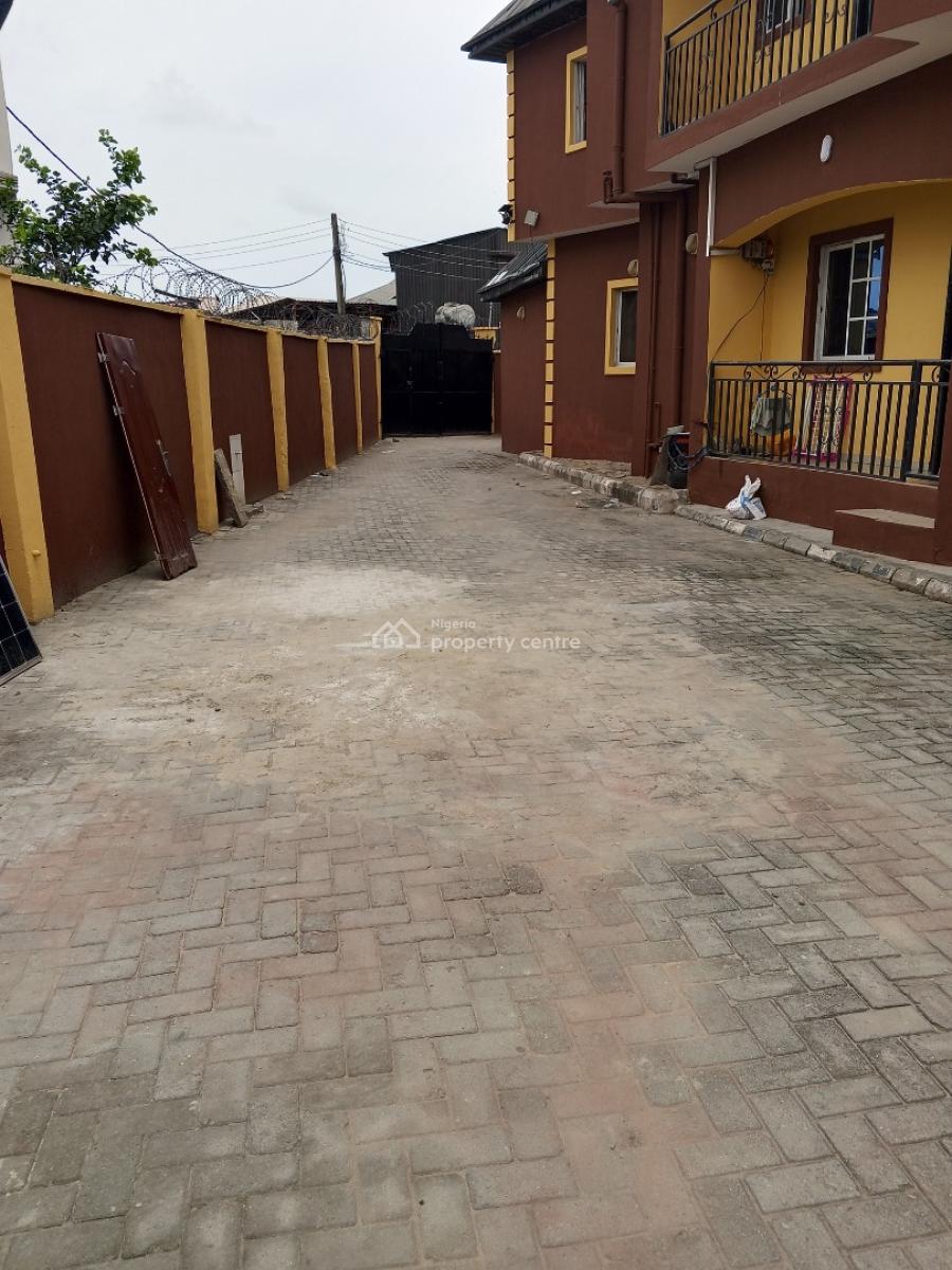 Well Renovated 3 Bedroom Flat, Ologunfe Area, Awoyaya, Ibeju Lekki, Lagos, Flat / Apartment for Rent
