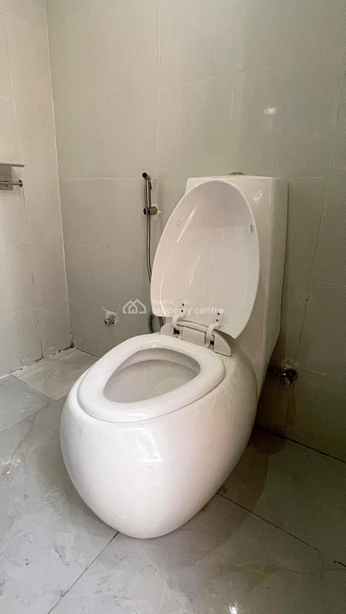 2 Bedroom Apartment, Inside a Very Secure Neighborhood in The Agungi /, Agungi / Chevron, Lekki, Lagos, Flat / Apartment for Sale