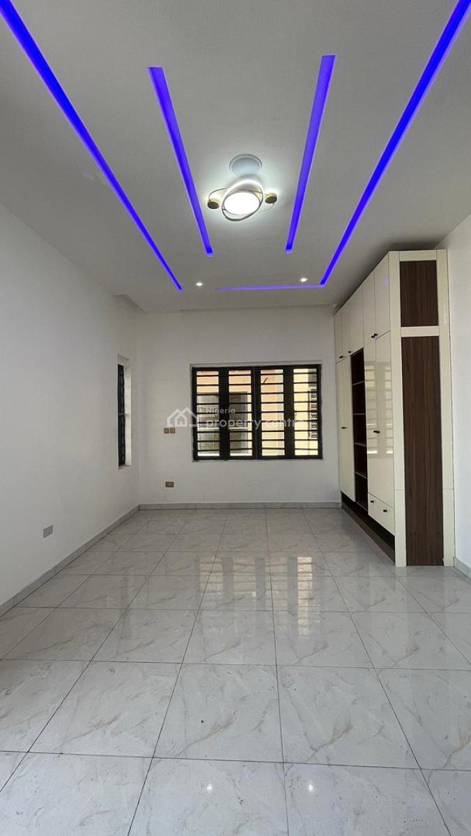 2 Bedroom Apartment, Inside a Very Secure Neighborhood in The Agungi /, Agungi / Chevron, Lekki, Lagos, Flat / Apartment for Sale