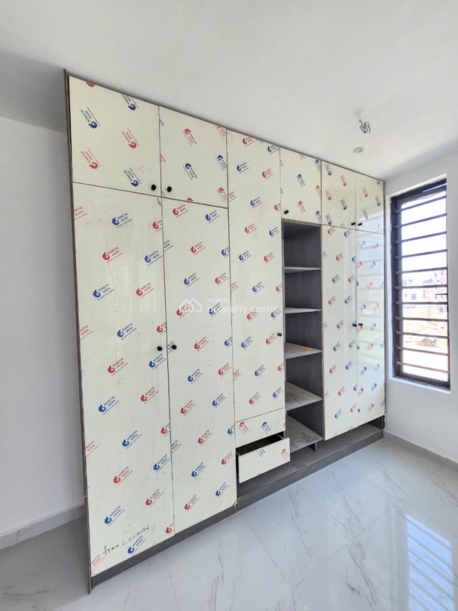 Contemporary 3 Bedrooms Apartment with Bq, Swimming Pool, Gym and Gas, Lekki Phase 1, Lekki, Lagos, Flat / Apartment for Sale