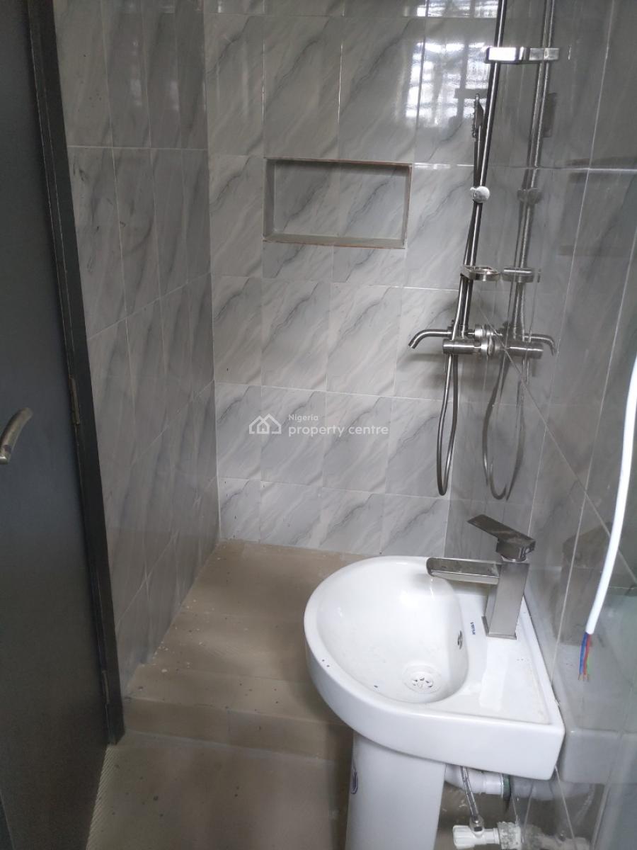 1 Bedroom, Gra Phase 1, Magodo, Lagos, Mini Flat (room and Parlour) for Rent