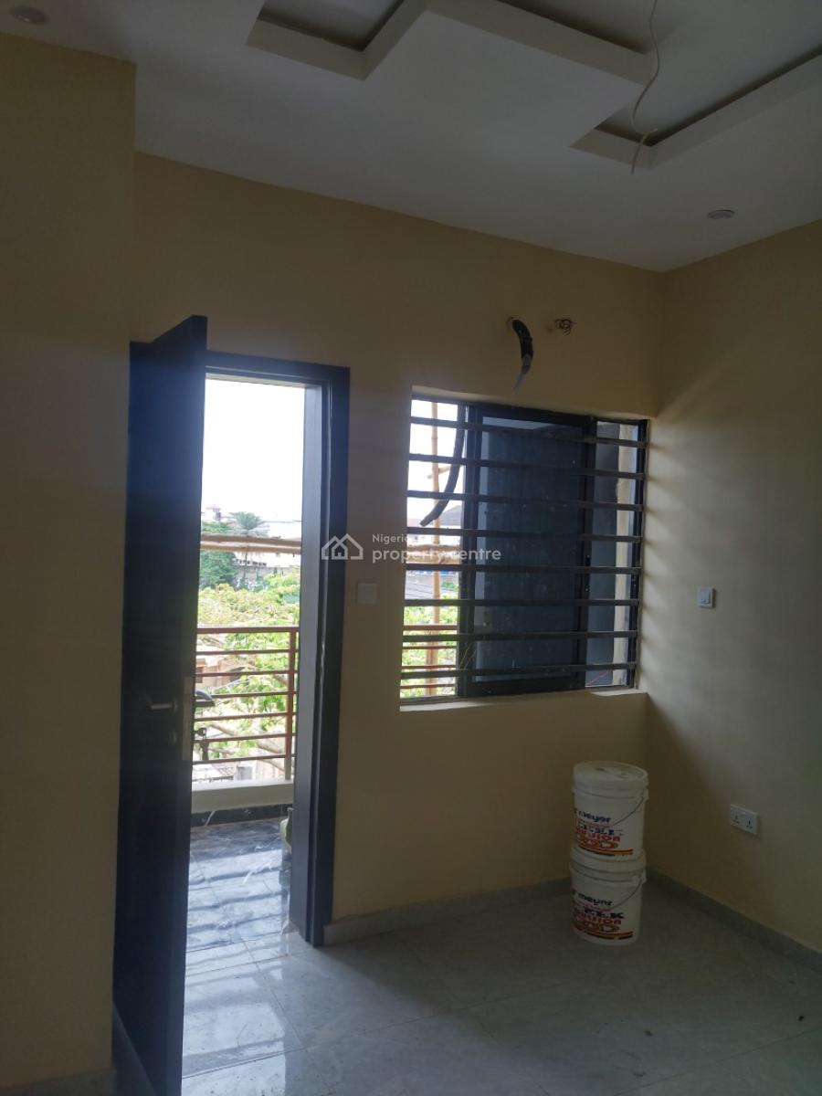 1 Bedroom, Gra Phase 1, Magodo, Lagos, Mini Flat (room and Parlour) for Rent