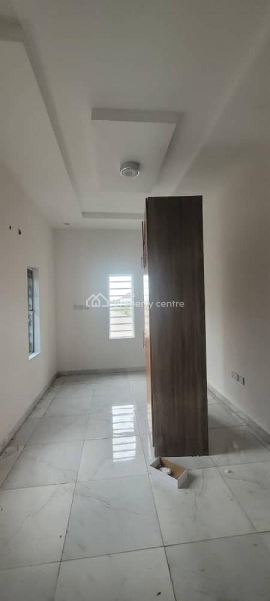 Neatly Used 2bedroom Flat, Value County Estate, Sky Mall Lane, Ajah, Lagos, Flat / Apartment for Rent