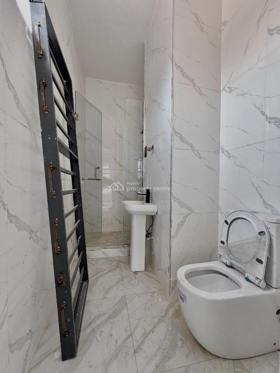 Lovely 2 Bedroom Apartment with Bq, Lekki Phase 1, Lekki Phase 1, Lekki, Lagos, Block of Flats for Sale