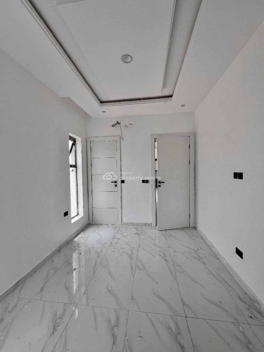 Lovely 2 Bedroom Apartment with Bq, Lekki Phase 1, Lekki Phase 1, Lekki, Lagos, Block of Flats for Sale