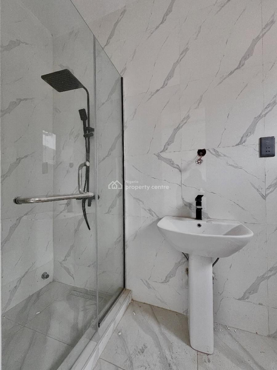 Lovely 2 Bedroom Apartment with Bq, Lekki Phase 1, Lekki Phase 1, Lekki, Lagos, Block of Flats for Sale