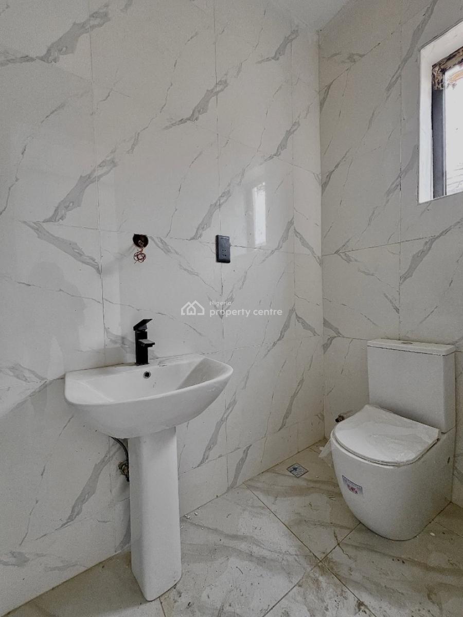 Lovely 2 Bedroom Apartment with Bq, Lekki Phase 1, Lekki Phase 1, Lekki, Lagos, Block of Flats for Sale