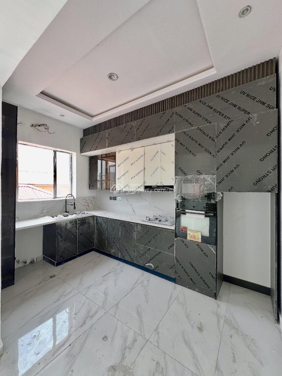 Lovely 2 Bedroom Apartment with Bq, Lekki Phase 1, Lekki Phase 1, Lekki, Lagos, Block of Flats for Sale