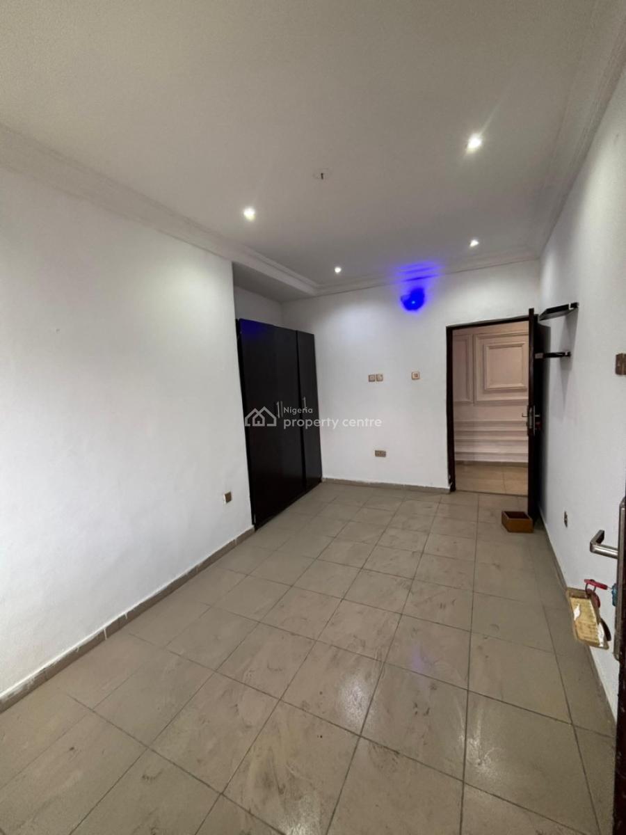 Luxury Spacious 3 Bedroom Flat Upstairs!!, Thomas Estate, Ajah, Lagos, Flat / Apartment for Rent