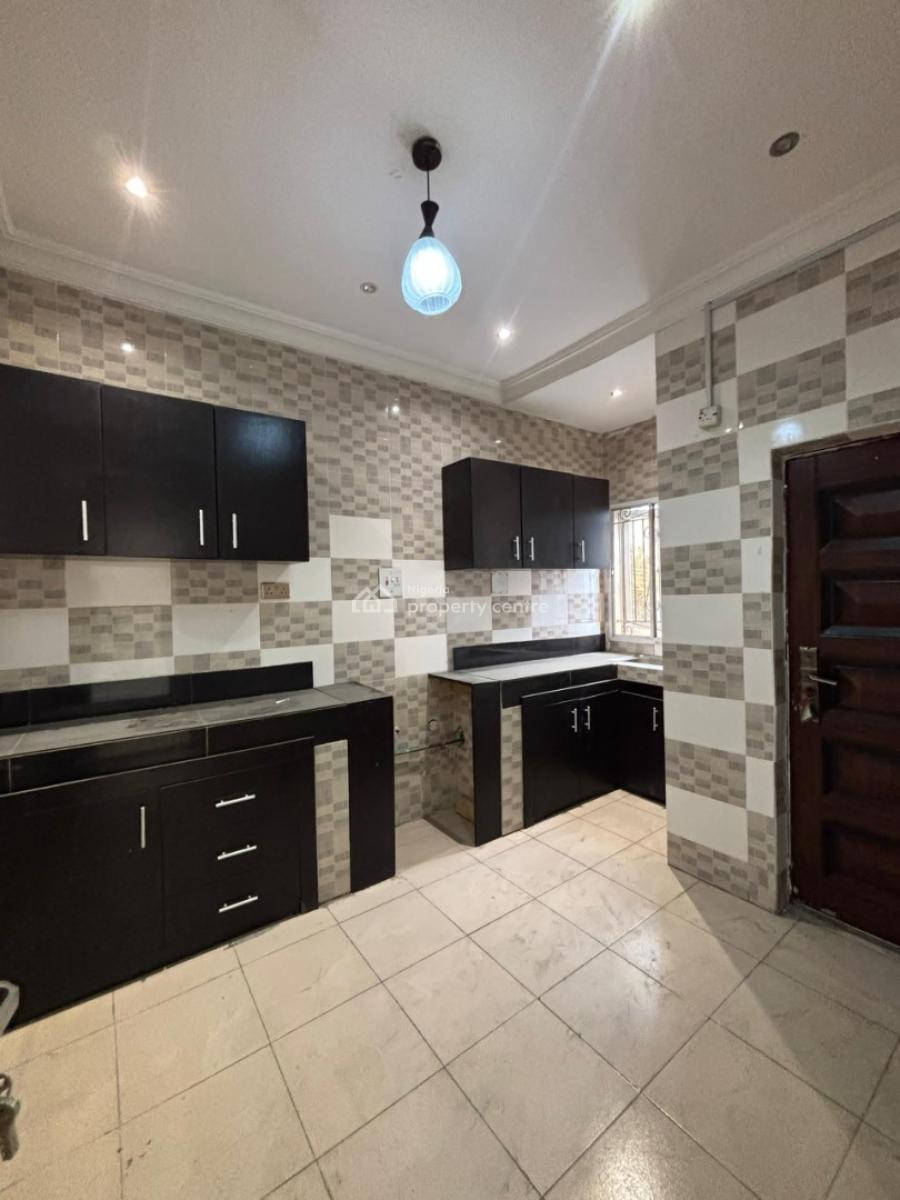 Luxury Spacious 3 Bedroom Flat Upstairs!!, Thomas Estate, Ajah, Lagos, Flat / Apartment for Rent