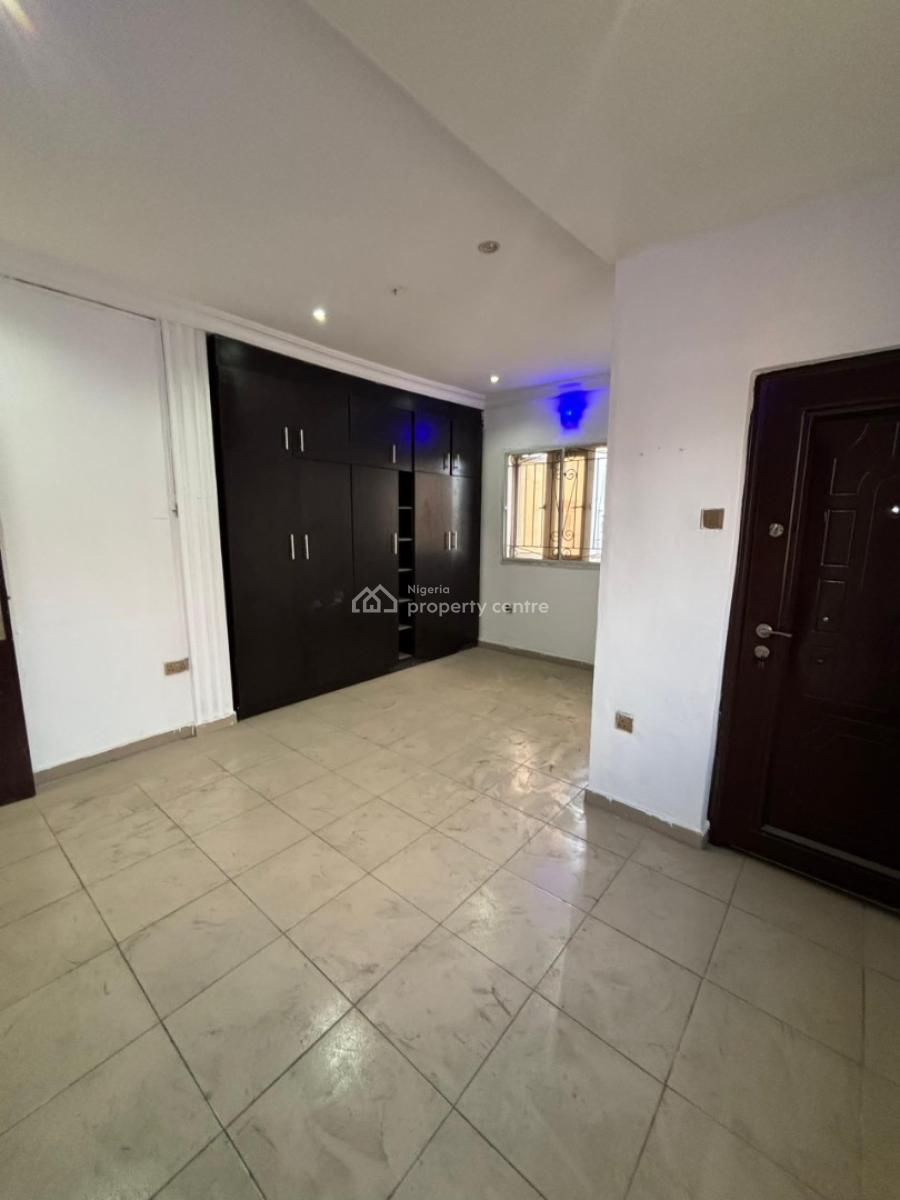 Luxury Spacious 3 Bedroom Flat Upstairs!!, Thomas Estate, Ajah, Lagos, Flat / Apartment for Rent