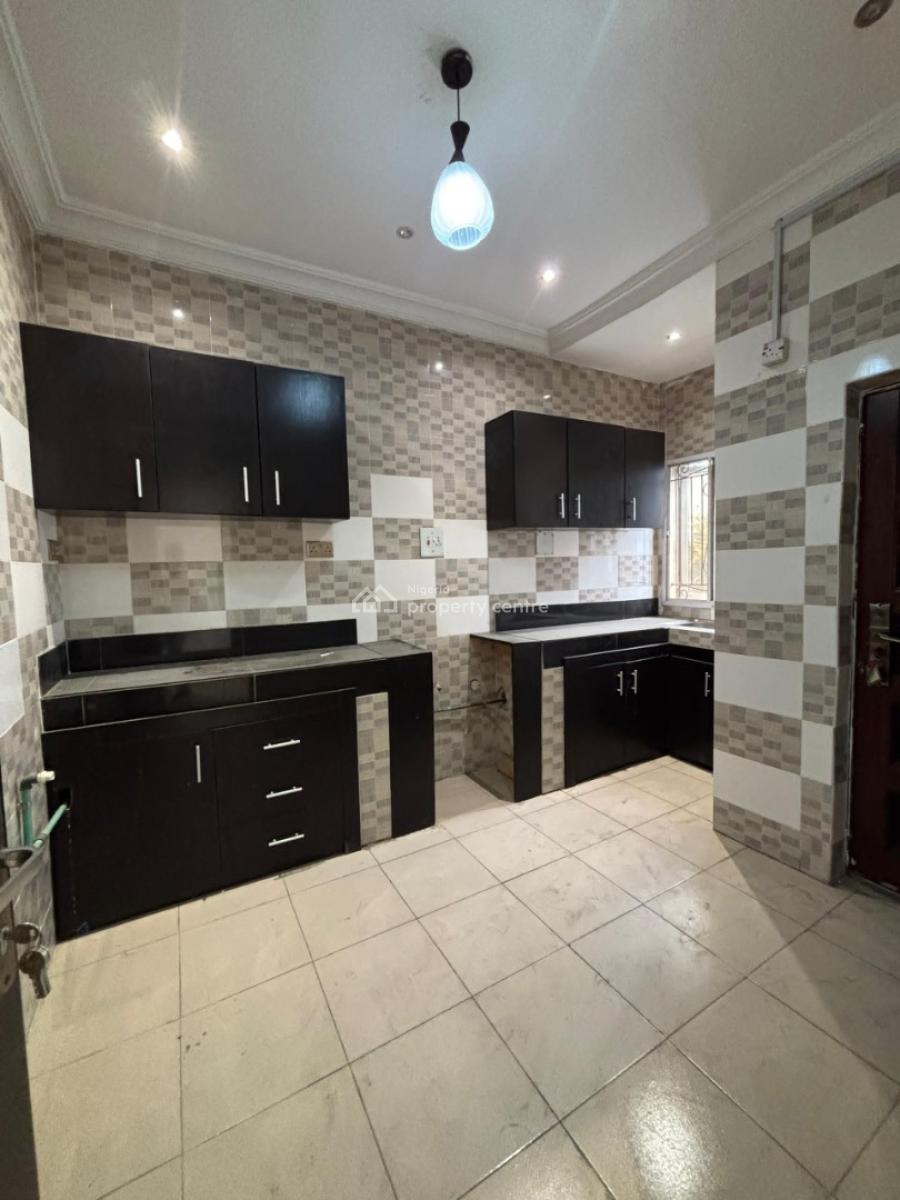 Luxury Spacious 3 Bedroom Flat Upstairs!!, Thomas Estate, Ajah, Lagos, Flat / Apartment for Rent