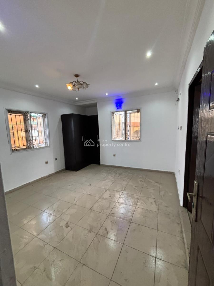 Luxury Spacious 3 Bedroom Flat Upstairs!!, Thomas Estate, Ajah, Lagos, Flat / Apartment for Rent