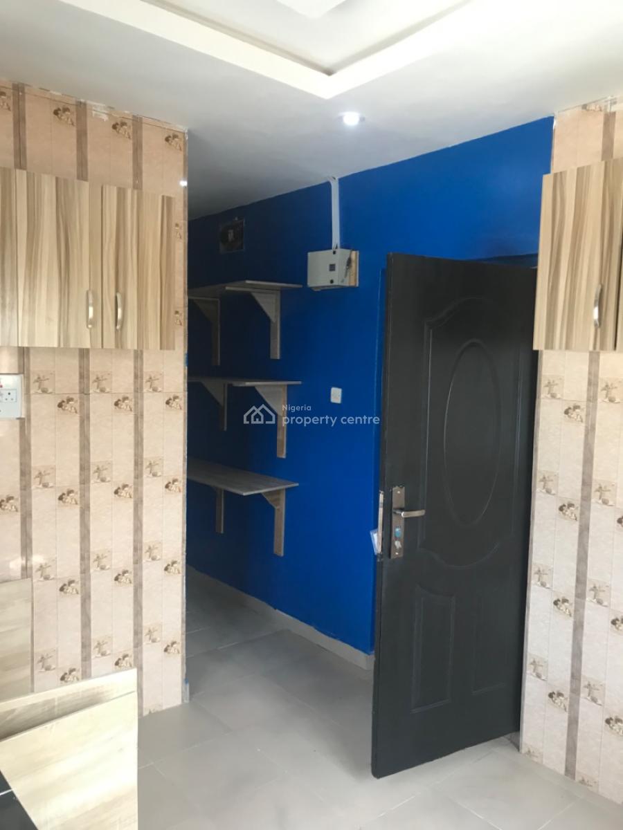 Luxurious 2 Bedroom Upstairs, Ogombo, Ajah, Lagos, Flat / Apartment for Rent