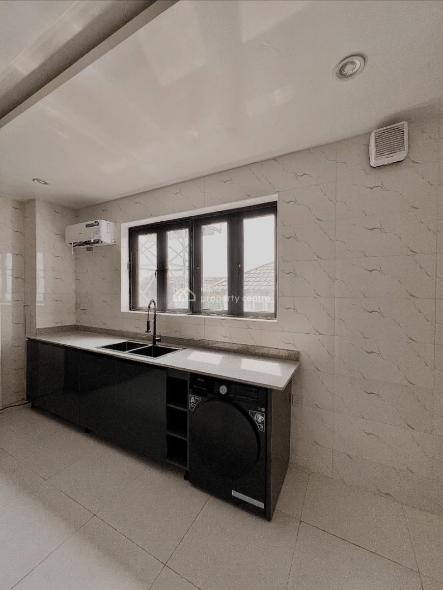 Fully Serviced 2 Bedroom Detached Duplex with Bq, Lekki Phase 1, Lekki Phase 1, Lekki, Lagos, Block of Flats for Sale
