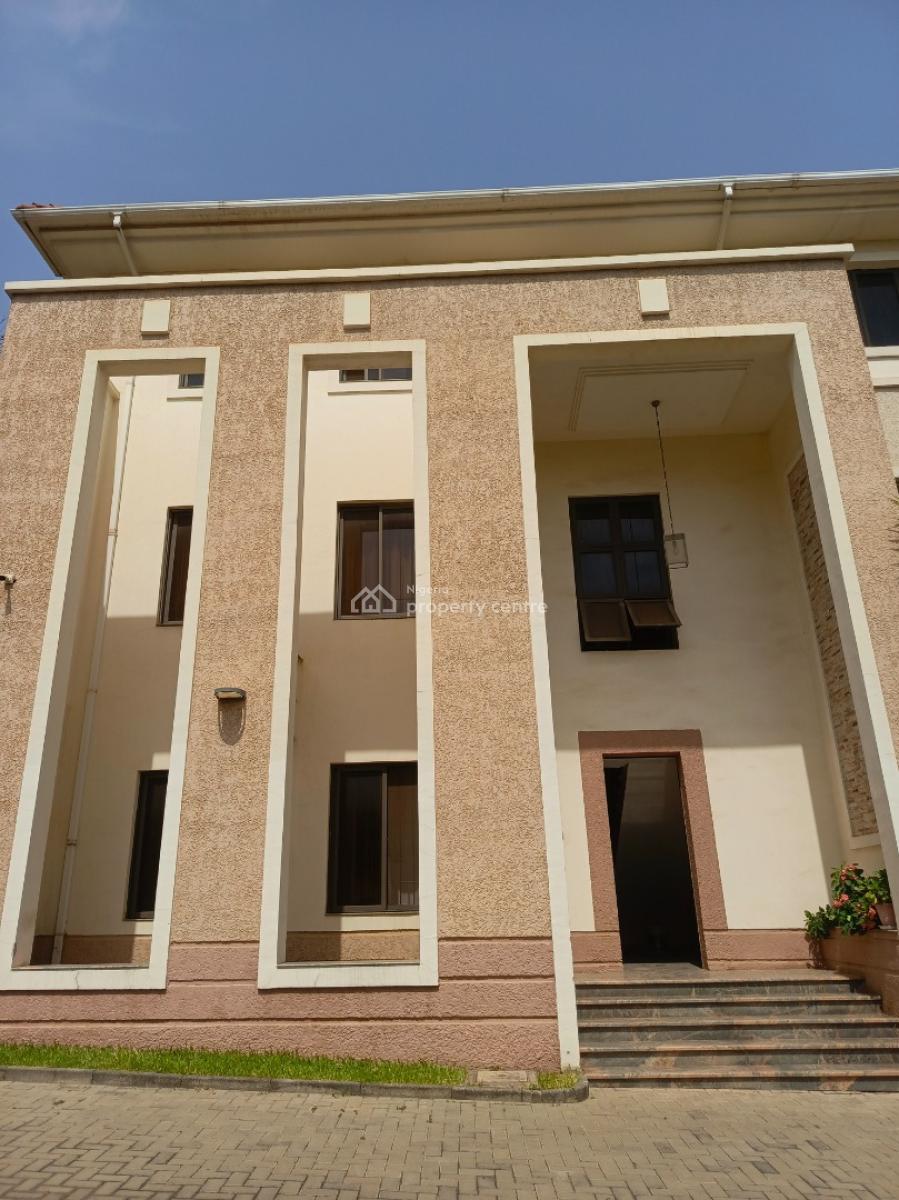 Luxury and Clean Serviced 3 Bedroom Apartment with Bq, Guzape District, Abuja, Flat / Apartment for Rent