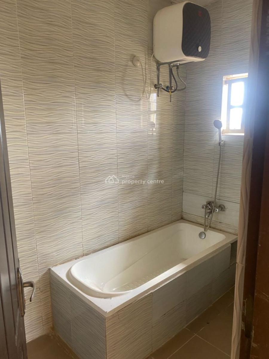 Luxury 3 Bedrooms Bungalow in an Estate, Gaduwa, Abuja, Detached Bungalow for Rent