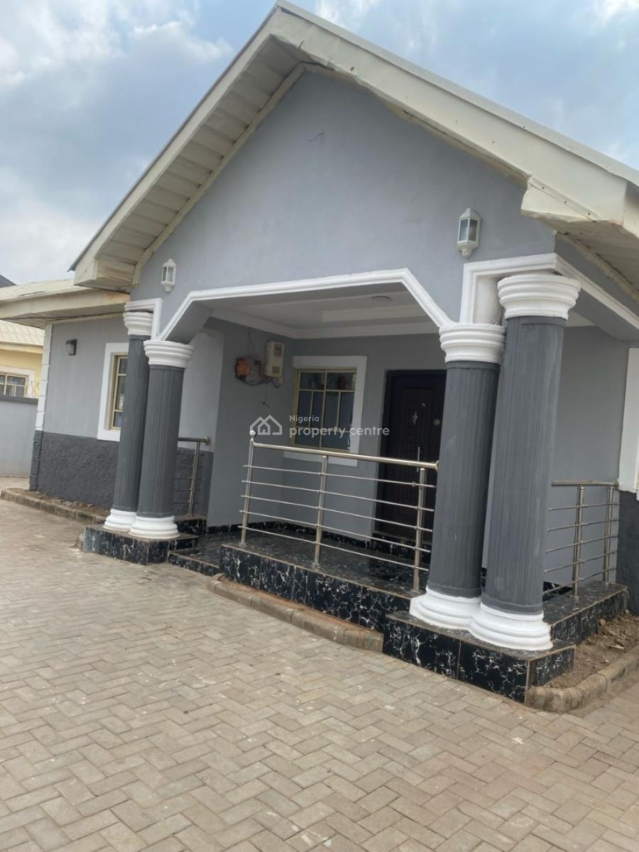 Luxury 3 Bedrooms Bungalow in an Estate, Gaduwa, Abuja, Detached Bungalow for Rent