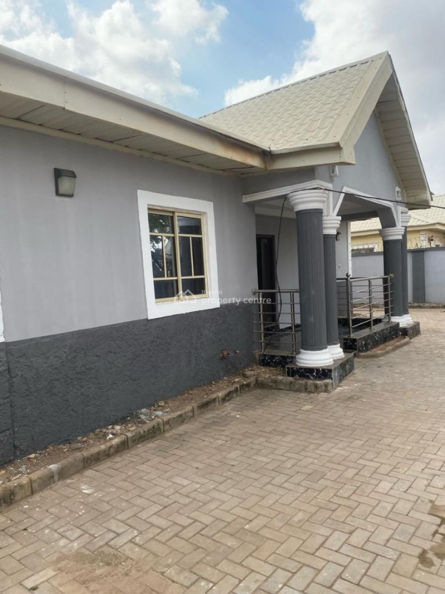 Luxury 3 Bedrooms Bungalow in an Estate, Gaduwa, Abuja, Detached Bungalow for Rent