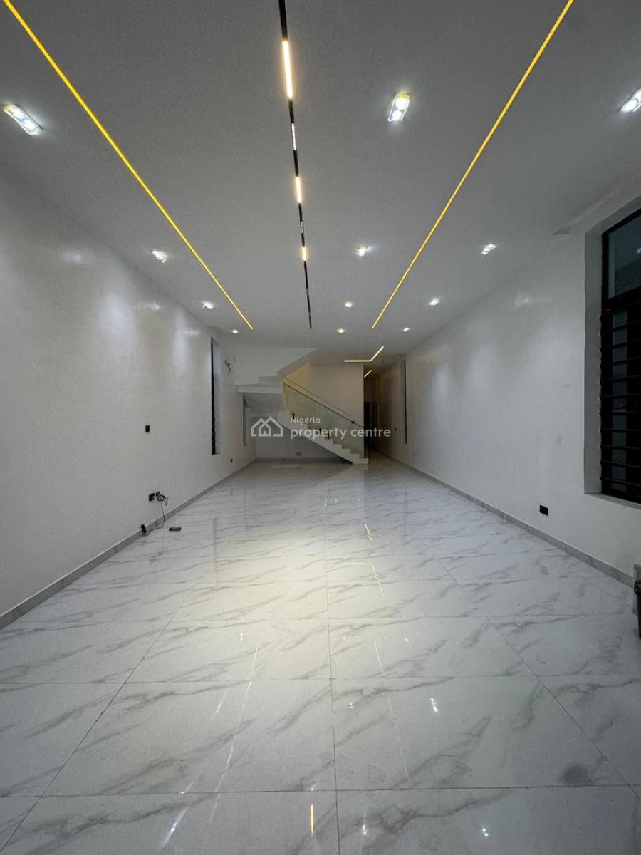Self Serviced  Luxury 5  Bedroom Duplex with a Pool, Ikota, Lekki, Lagos, Detached Duplex for Sale