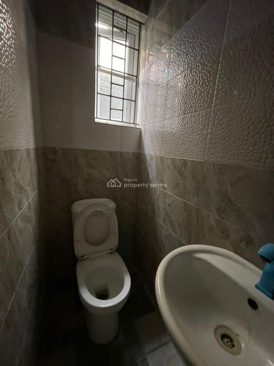 Luxury Well-renovated 2 Bedroom Apartment, Lekki Phase 1, Lekki, Lagos, Flat / Apartment for Rent