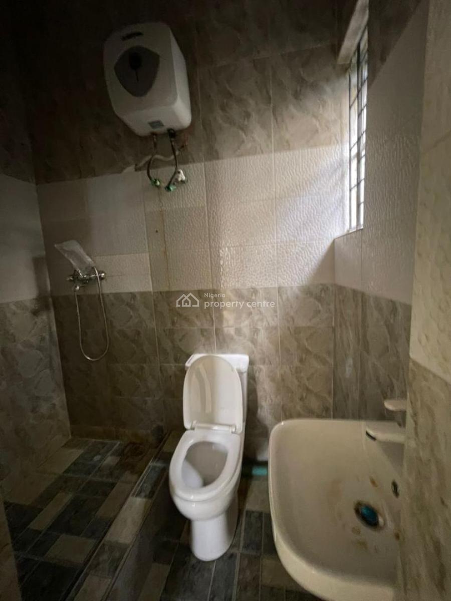 Luxury Well-renovated 2 Bedroom Apartment, Lekki Phase 1, Lekki, Lagos, Flat / Apartment for Rent