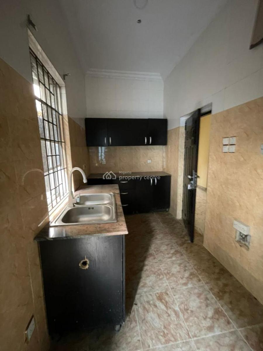 Luxury Well-renovated 2 Bedroom Apartment, Lekki Phase 1, Lekki, Lagos, Flat / Apartment for Rent