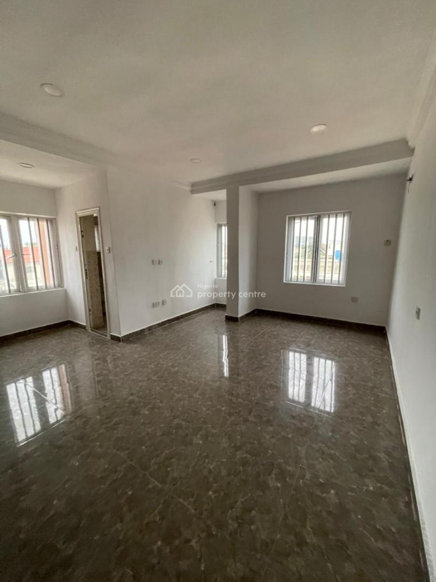 Serviced 3 Bedroom En-suite Flat with Fitted Kitchen Heat Extractor/ca, Lekki Phase 1, Lekki, Lagos, Flat / Apartment for Rent