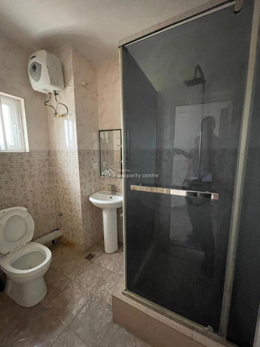 Serviced 3 Bedroom En-suite Flat with Fitted Kitchen Heat Extractor/ca, Lekki Phase 1, Lekki, Lagos, Flat / Apartment for Rent