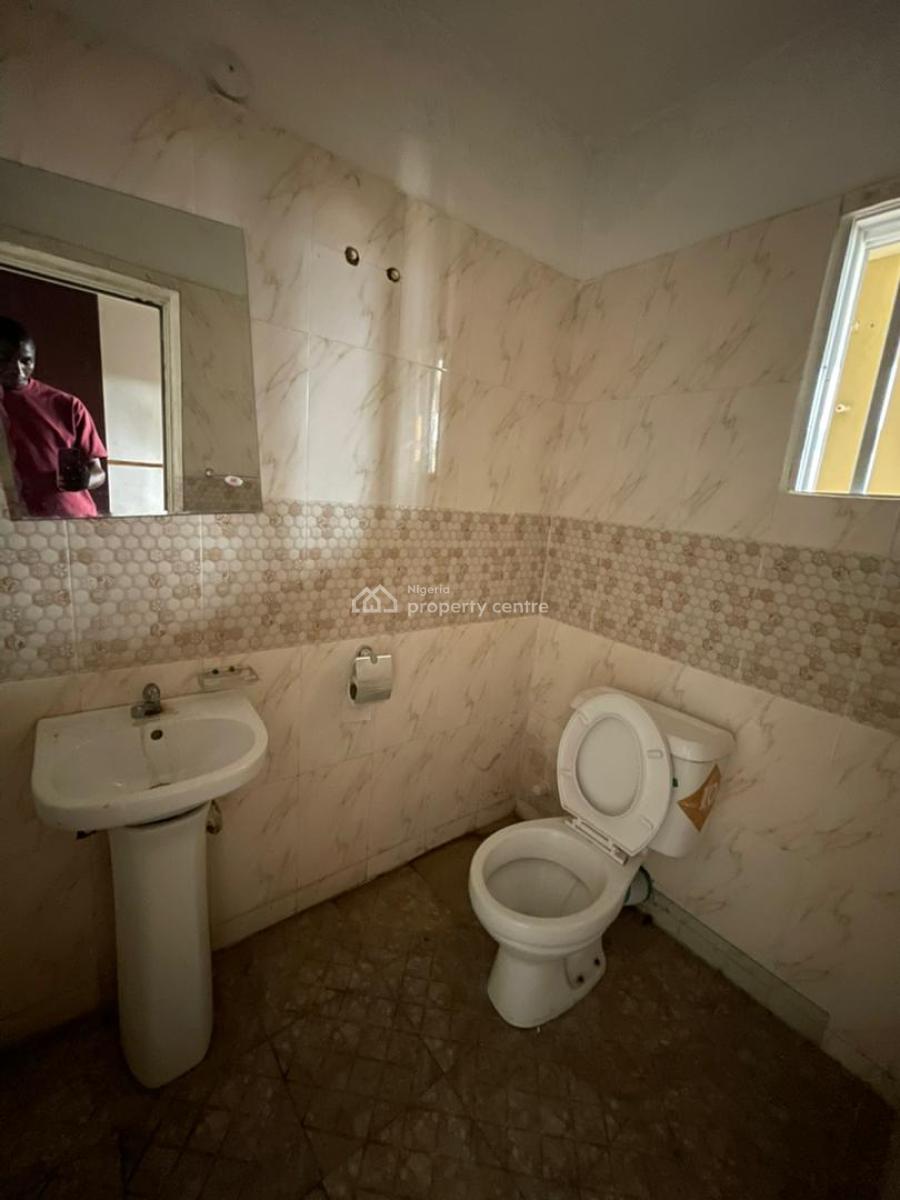 Serviced 3 Bedroom En-suite Flat with Fitted Kitchen Heat Extractor/ca, Lekki Phase 1, Lekki, Lagos, Flat / Apartment for Rent