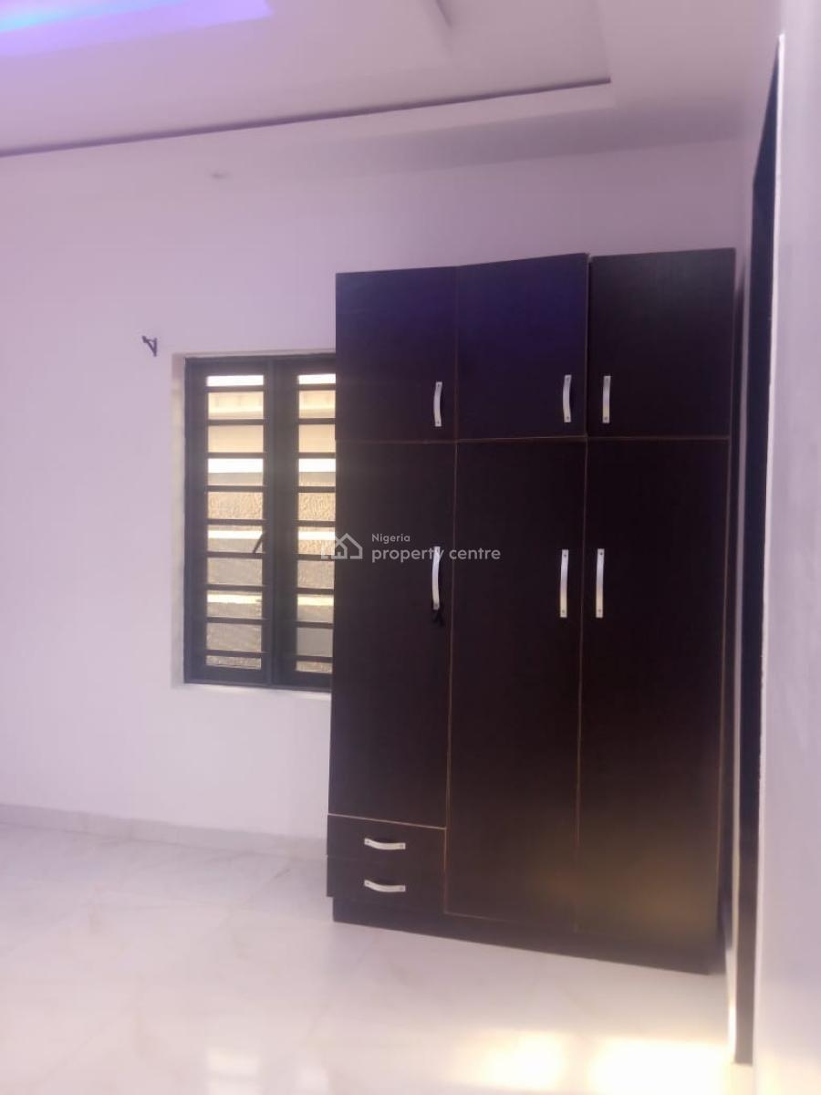 Semi Direct Spacious 3 Bedroom Flat, Ologolo, Lekki, Lagos, Flat / Apartment for Rent