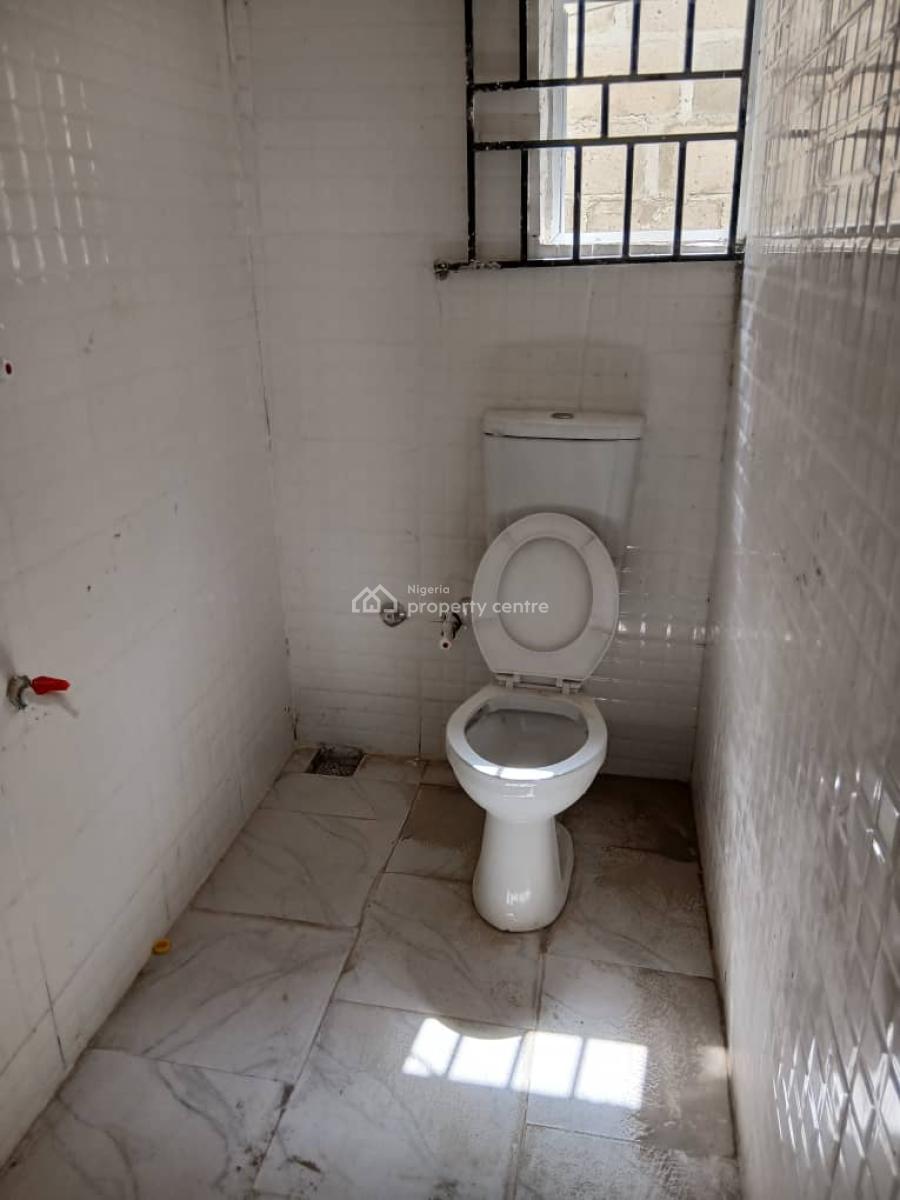 a Luxury 3 Bedrooms Flat with Excel Upstairs and Downstairs, Unity Estate, Badore, Ajah, Lagos, Flat / Apartment for Rent