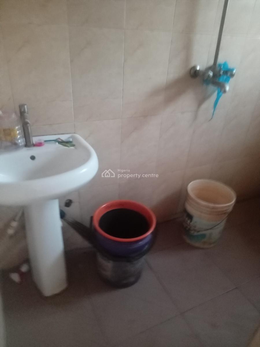 Fantastic Spacious 2 Bedroom Flat, Ldown Estate Okkera  Area Addo Road, Lekki, Lagos, Flat / Apartment for Rent