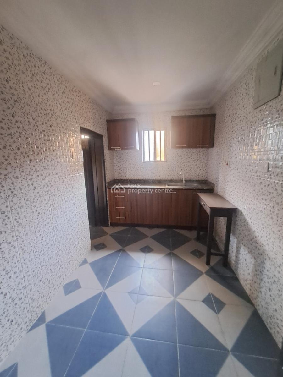 Well Renovated 2 Bedroom Apartment in a Serene Environment, Lekki Phase 1, Lekki, Lagos, Flat / Apartment for Rent