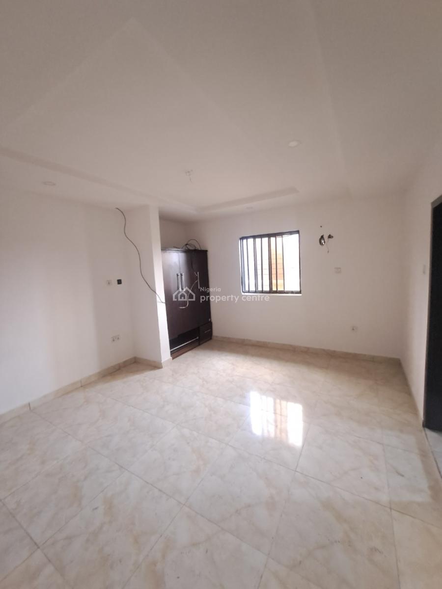 Well Renovated 2 Bedroom Apartment in a Serene Environment, Lekki Phase 1, Lekki, Lagos, Flat / Apartment for Rent