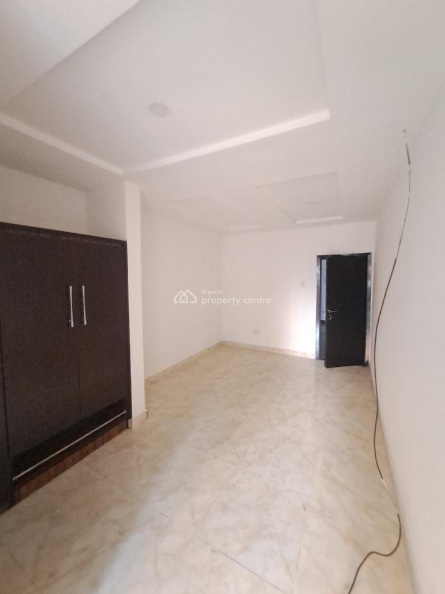 Well Renovated 2 Bedroom Apartment in a Serene Environment, Lekki Phase 1, Lekki, Lagos, Flat / Apartment for Rent