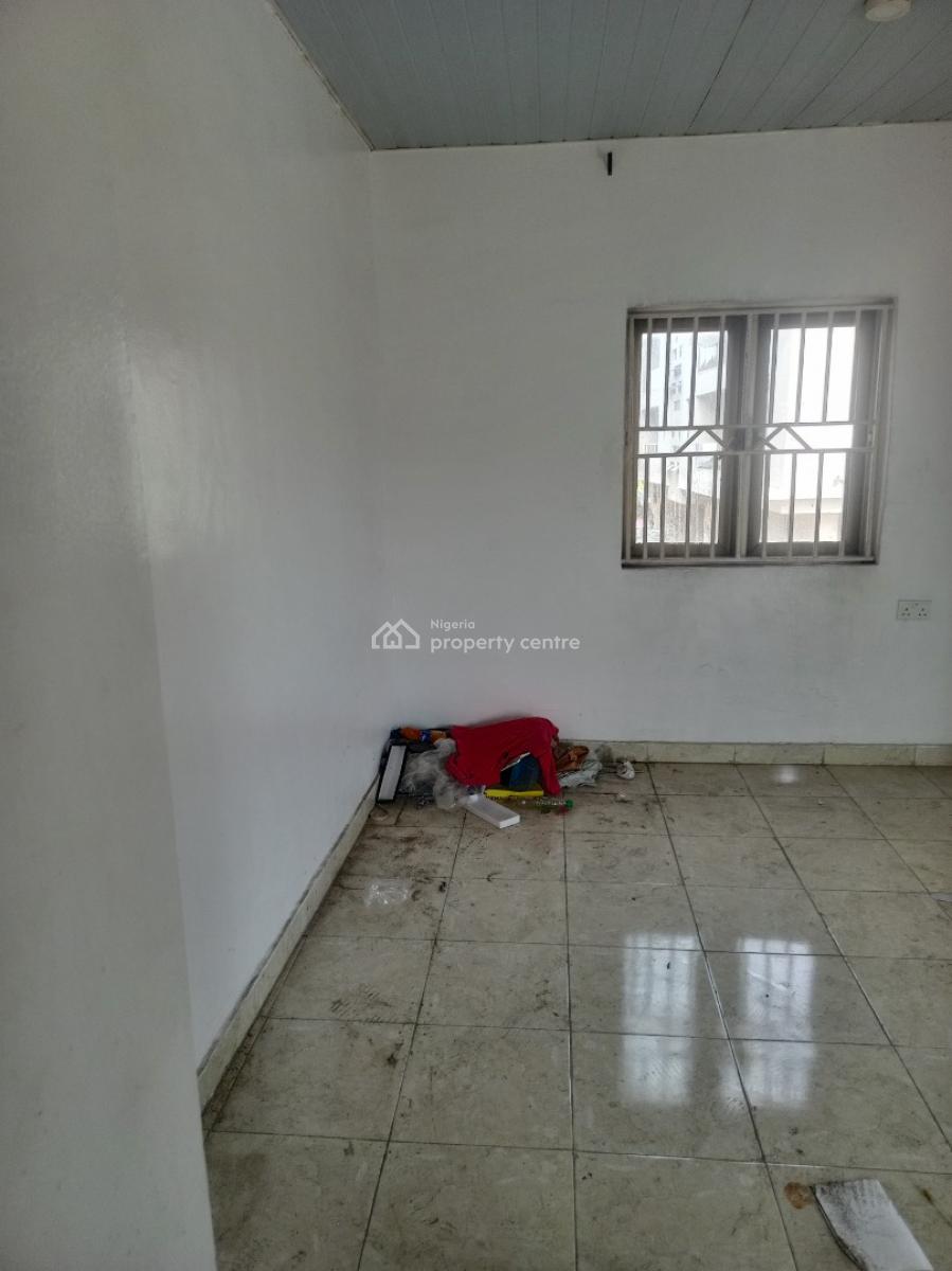 Monthly Payment Apartment 1 Bedroom Ensuit, Mobil Road, Ilaje, Ajah, Lagos, Flat / Apartment for Rent